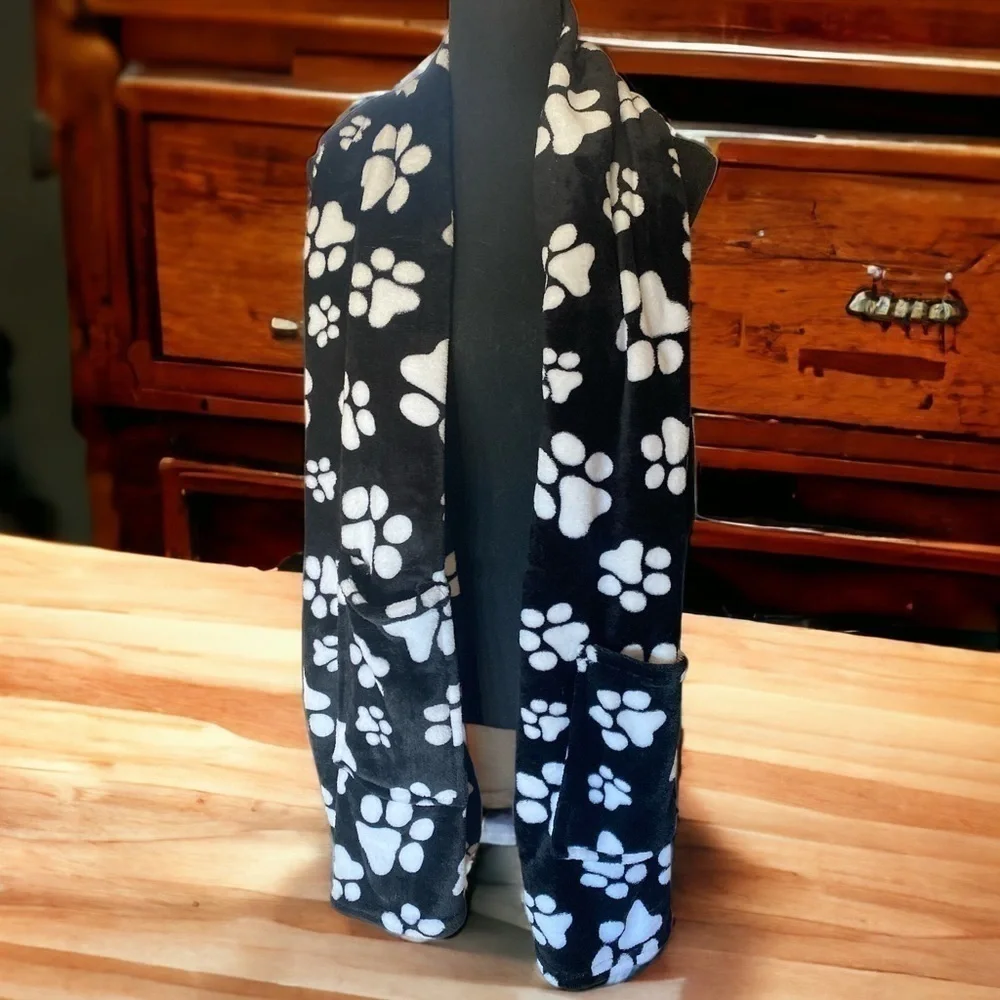 Animal Rescue Site Pocket Shawl Super Cozy Fleece Black & White OS 74” N…
